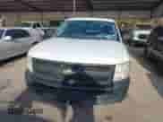 2010 Chevrolet Silverado 1500 Work Truck z VIN 1GCSCPEX1AZ237933, wystawiony jako IAAI lot #41326323 z przebiegiem 122 442 mil mil oraz . Historia ofert i sprzedaży dostępna na DreamBid. Obrazek 12.