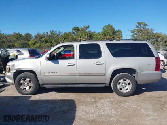 ✅ 2007 Chevrolet Suburban LTZ • VIN: 1GNFK16387J190556 • Lot: 43680994. Listed on IAAI with 264,904 mi. Free auction sales archive from the USA and detailed vehicle history report at DreamBid. Image 14.