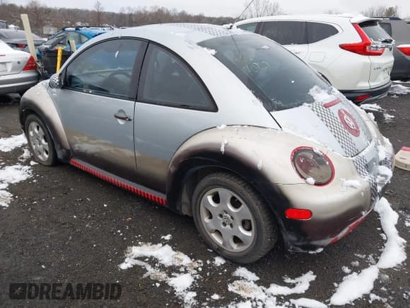 ✅ 2002 Volkswagen Beetle GLS • VIN: 3VWCK21C62M431984 • Lot: 43849062. Wystawiony na IAAI z przebiegiem 211 042 mil. Bezpłatny archiwum sprzedaży aukcyjnych z USA i szczegółowy raport historii pojazdu na DreamBid. Zdjęcie 3.