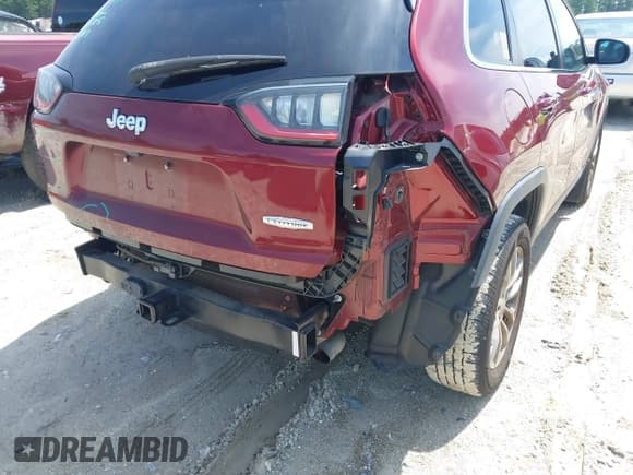 ✅ 2019 Jeep Cherokee Latitude Plus • VIN: 1C4PJLLX1KD272090 • Lot: 42672882. Listed on IAAI with 85,923 mi. Free auction sales archive from the USA and detailed vehicle history report at DreamBid. Image 20.