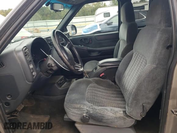 ✅ 2000 Chevrolet S-10 LS • VIN: 1GCDT19W3YK179978 • Lot: 89890655. Listed on Copart with 194,078 mi. Free auction sales archive from the USA and detailed vehicle history report at DreamBid. Image 7.