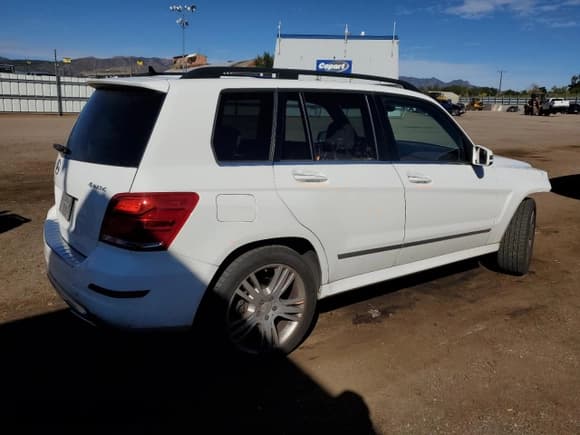 ✅ 2013 Mercedes-Benz GLK 350 • VIN: WDCGG8JB1DG017826 • Lot: 81890015. Wystawiony na Copart z przebiegiem 129 281 mil. Bezpłatny archiwum sprzedaży aukcyjnych z USA i szczegółowy raport historii pojazdu na DreamBid. Zdjęcie 3.