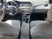 ✅ 2018 Hyundai Sonata SE • VIN: 5NPE24AF3JH700450 • Lot: 66043935. Wystawiony na Copart z przebiegiem Nie podano. Bezpłatny archiwum sprzedaży aukcyjnych z USA i szczegółowy raport historii pojazdu na DreamBid. Zdjęcie 8.