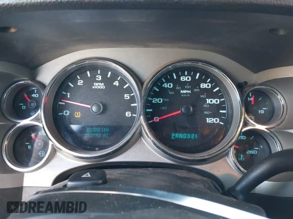 ✅ 2008 Chevrolet Silverado 1500 1LT • VIN: 3GCEC13J58G260845 • Lot: 43490818. Wystawiony na IAAI z przebiegiem 250 792 mil. Bezpłatny archiwum sprzedaży aukcyjnych z USA i szczegółowy raport historii pojazdu na DreamBid. Zdjęcie 7.