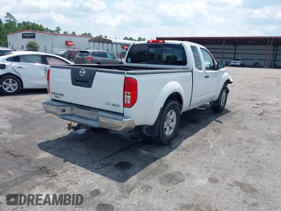 ✅ 2011 Nissan Frontier SV • VIN: 1N6AD0CW5BC422580 • Lot: 43053114. Listed on IAAI with 140,087 mi. Free auction sales archive from the USA and detailed vehicle history report at DreamBid. Image 4.