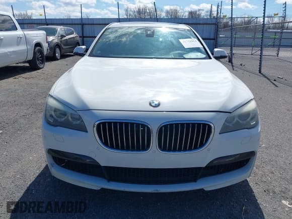 ✅ 2014 BMW 7 Series ALPINA B7 • VIN: WBAYE8C58ED136366 • Lot: 41721814. Wystawiony na IAAI z przebiegiem 142 295 mil. Bezpłatny archiwum sprzedaży aukcyjnych z USA i szczegółowy raport historii pojazdu na DreamBid. Zdjęcie 13.