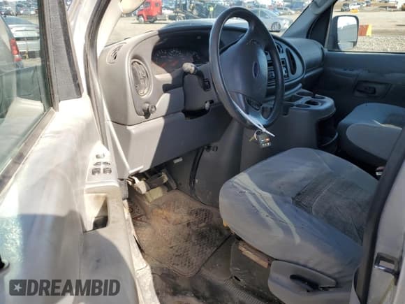 ✅ 2005 Ford Econoline Passenger XL • VIN: 1FBNE31LX5HA76002 • Lot: 43599865. Wystawiony na Copart z przebiegiem 198 749 mil. Bezpłatny archiwum sprzedaży aukcyjnych z USA i szczegółowy raport historii pojazdu na DreamBid. Zdjęcie 8.