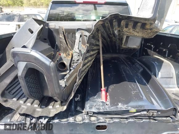 ✅ 2019 Chevrolet Silverado 1500 RST • VIN: 1GCRYEED8KZ248956 • Lot: 42172921. Wystawiony na IAAI z przebiegiem 63 811 mil. Bezpłatny archiwum sprzedaży aukcyjnych z USA i szczegółowy raport historii pojazdu na DreamBid. Zdjęcie 12.