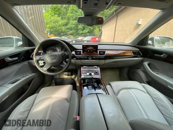 ✅ 2011 Audi A8 • VIN: WAURVAFD7BN018734 • Lot: 47937125. Wystawiony na Copart z przebiegiem 79 694 mil. Bezpłatny archiwum sprzedaży aukcyjnych z USA i szczegółowy raport historii pojazdu na DreamBid. Zdjęcie 9.