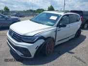 ✅ 2024 Volkswagen Tiguan SE R-Line Black • VIN: 3VV8B7AX6RM058451 • Lot: 42562255. Wystawiony na IAAI z przebiegiem 14 890 mil. Bezpłatny archiwum sprzedaży aukcyjnych z USA i szczegółowy raport historii pojazdu na DreamBid. Zdjęcie 2.