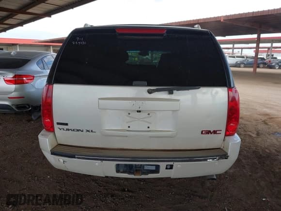 ✅ 2011 GMC Yukon XL Denali • VIN: 1GKS1MEF3BR259370 • Лот: 42661414. Опубликован ранее на IAAI с пробегом 199 221 миль. Бесплатный доступ к архиву аукционных продаж из США и подробный отчёт об истории автомобиля на DreamBid. Изображение 16.
