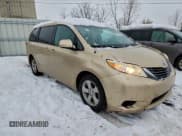 ✅ 2012 Toyota Sienna LE • VIN: 5TDKK3DC4CS186216 • Lot: 96060625. Wystawiony na Copart z przebiegiem 211 342 mil. Bezpłatny archiwum sprzedaży aukcyjnych z USA i szczegółowy raport historii pojazdu na DreamBid. Zdjęcie 4.