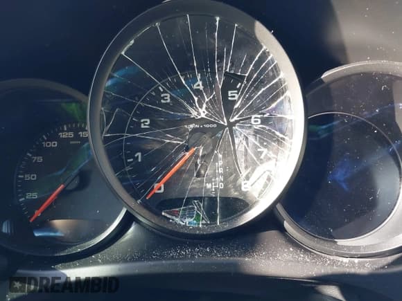 ✅ 2017 Porsche Macan • VIN: WP1AA2A55HLB03690 • Lot: 43687660. Listed on IAAI with 83,442 mi. Free auction sales archive from the USA and detailed vehicle history report at DreamBid. Image 7.