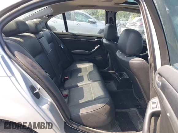 ✅ 2004 BMW 3 Series 325xi • VIN: WBAEU33444PR08648 • Lot: 43016320. Listed on IAAI with 197,111 mi. Free auction sales archive from the USA and detailed vehicle history report at DreamBid. Image 8.