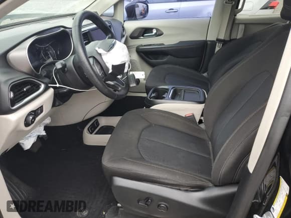 ✅ 2020 Chrysler Pacifica Touring • VIN: 2C4RC1FG4LR158893 • Lot: 81643275. Listed on Copart with 83,334 mi. Free auction sales archive from the USA and detailed vehicle history report at DreamBid. Image 7.