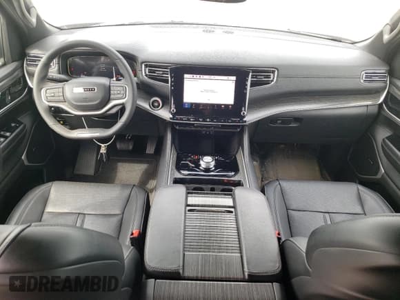 ✅ 2023 Jeep Wagoneer Series II Carbide • VIN: 1C4SJVBP6PS534633 • Лот: 68350324. Опубликован ранее на Copart с пробегом 24 430 миль. Бесплатный доступ к архиву аукционных продаж из США и подробный отчёт об истории автомобиля на DreamBid. Изображение 8.