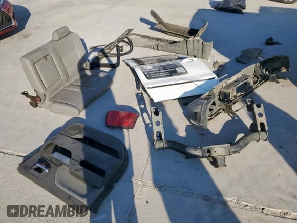 ✅ 2015 Chevrolet Silverado 2500HD LT • VIN: 1GC1KVEG0FF528225 • Лот: 86517815. Опубликован ранее на Copart с пробегом 283 951 миль. Бесплатный доступ к архиву аукционных продаж из США и подробный отчёт об истории автомобиля на DreamBid. Изображение 12.