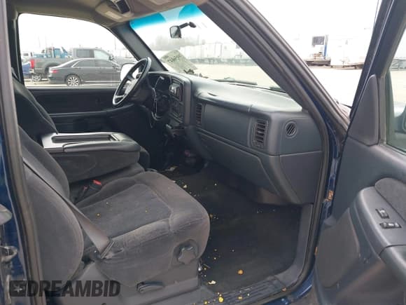 ✅ 2002 Chevrolet Silverado 2500HD • VIN: 1GCHK29U62E106361 • Lot: 39156047. Wystawiony na IAAI z przebiegiem 182 281 mil. Bezpłatny archiwum sprzedaży aukcyjnych z USA i szczegółowy raport historii pojazdu na DreamBid. Zdjęcie 5.