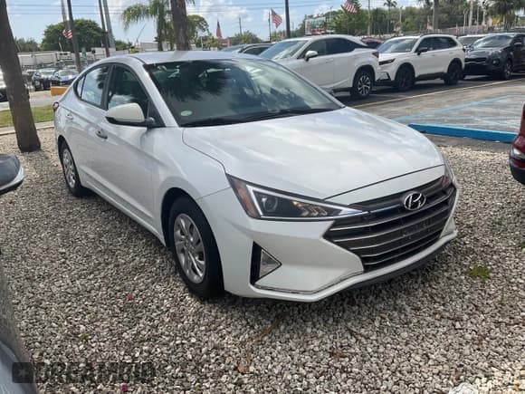 ✅ 2019 Hyundai Elantra SE • VIN: 5NPD74LF2KH451103 • Lot: 65842045. Wystawiony na Copart z przebiegiem Nie podano. Bezpłatny archiwum sprzedaży aukcyjnych z USA i szczegółowy raport historii pojazdu na DreamBid. Zdjęcie 4.
