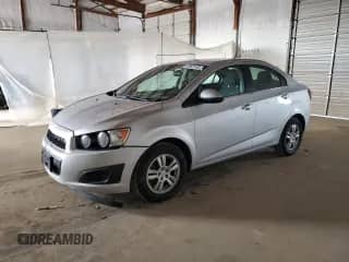 2012 Chevrolet Sonic LT z VIN 1G1JD5SH0C4160507, wystawiony jako Copart lot #49842145 z przebiegiem 134 777 mil mil oraz Czysty tytuł • Clean title. Historia ofert i sprzedaży dostępna na DreamBid. Obrazek 1.