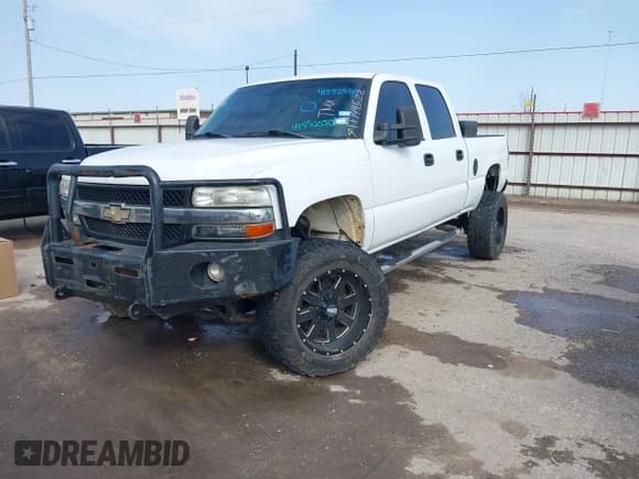 ✅ 2001 Chevrolet Silverado 2500HD LS • VIN: 1GCHK23U51F199522 • Lot: 41552550. Wystawiony na IAAI z przebiegiem 291 272 mil. Bezpłatny archiwum sprzedaży aukcyjnych z USA i szczegółowy raport historii pojazdu na DreamBid. Zdjęcie 2.