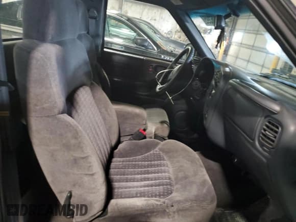 ✅ 2001 Chevrolet S-10 • VIN: 1GCCS145718259512 • Лот: 43996395. Опубликован ранее на Copart с пробегом 84 003 миль. Бесплатный доступ к архиву аукционных продаж из США и подробный отчёт об истории автомобиля на DreamBid. Изображение 10.