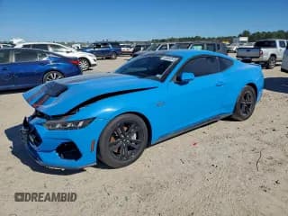 ✅ 2024 Ford Mustang GT Premium • VIN: 1FA6P8CF6R5432506 • Лот: 95097515. Опубликован ранее на Copart с пробегом 7 090 миль. Бесплатный доступ к архиву аукционных продаж из США и подробный отчёт об истории автомобиля на DreamBid. Изображение 1.