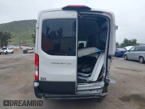 ✅ 2023 Ford Transit Passenger XL • VIN: 1FDAX2C80PKA74557 • Lot: 41864316. Wystawiony na IAAI z przebiegiem 50 640 mil. Bezpłatny archiwum sprzedaży aukcyjnych z USA i szczegółowy raport historii pojazdu na DreamBid. Zdjęcie 16.