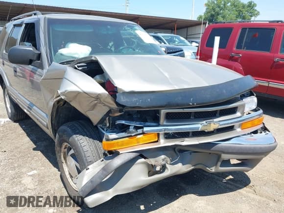 ✅ 2000 Chevrolet Blazer LS • VIN: 1GNDT13W8Y2361644 • Lot: 42757781. Wystawiony na IAAI z przebiegiem 142 824 mil. Bezpłatny archiwum sprzedaży aukcyjnych z USA i szczegółowy raport historii pojazdu na DreamBid. Zdjęcie 6.
