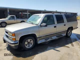 1999 Chevrolet Suburban с VIN 3GNEC16R3XG265260, выставлен на аукционе Copart как лот 65757185 с пробегом Не указан миль и Чистый • Clean title. История ставок и продаж доступна на DreamBid. Изображение 1.