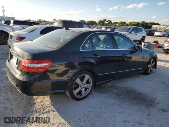 ✅ 2011 Mercedes-Benz E 350 Sport • VIN: WDDHF5GBXBA377928 • Lot: 90694395. Wystawiony na Copart z przebiegiem 180 042 mil. Bezpłatny archiwum sprzedaży aukcyjnych z USA i szczegółowy raport historii pojazdu na DreamBid. Zdjęcie 3.