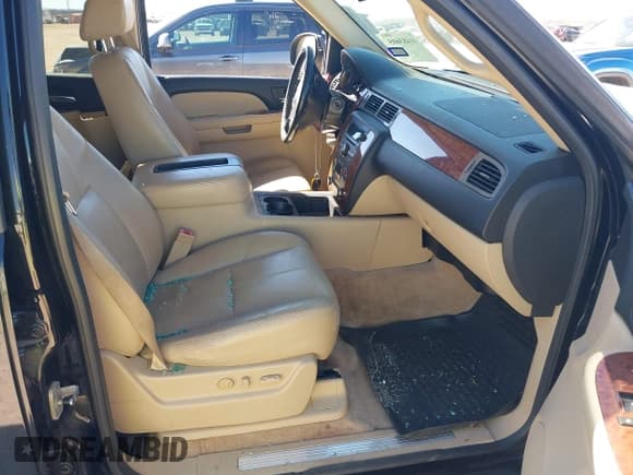 ✅ 2008 Chevrolet Suburban 3LT • VIN: 3GNFC16088G207846 • Lot: 41483605. Listed on IAAI with 184,709 mi. Free auction sales archive from the USA and detailed vehicle history report at DreamBid. Image 5.