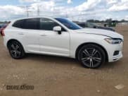 ✅ 2018 Volvo XC60 Momentum • VIN: LYVA22RK1JB117637 • Лот: 70575435. Опубликован ранее на Copart с пробегом 44 064 миль. Бесплатный доступ к архиву аукционных продаж из США и подробный отчёт об истории автомобиля на DreamBid. Изображение 4.