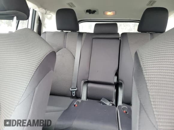 ✅ 2022 Toyota Highlander LE • VIN: 5TDBZRBH5NS244009 • Lot: 86196275. Wystawiony na Copart z przebiegiem 54 882 mil. Bezpłatny archiwum sprzedaży aukcyjnych z USA i szczegółowy raport historii pojazdu na DreamBid. Zdjęcie 10.