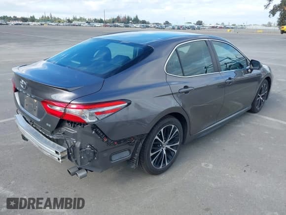 ✅ 2018 Toyota Camry LE • VIN: 4T1B11HK0JU598811 • Lot: 43627817. Listed on IAAI with 43,128 mi. Free auction sales archive from the USA and detailed vehicle history report at DreamBid. Image 4.
