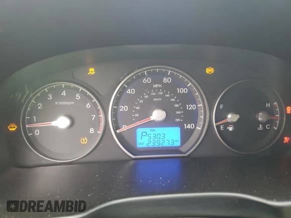 ✅ 2010 Hyundai Santa Fe Limited • VIN: 5NMSK4AG9AH373450 • Lot: 81157344. Listed on Copart with 239,273 mi. Free auction sales archive from the USA and detailed vehicle history report at DreamBid. Image 9.