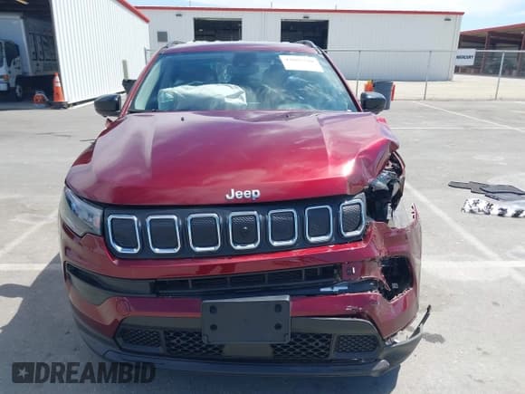 ✅ 2022 Jeep Compass Latitude • VIN: 3C4NJDBB4NT219305 • Lot: 43055588. Listed on IAAI with 12,053 mi. Free auction sales archive from the USA and detailed vehicle history report at DreamBid. Image 12.