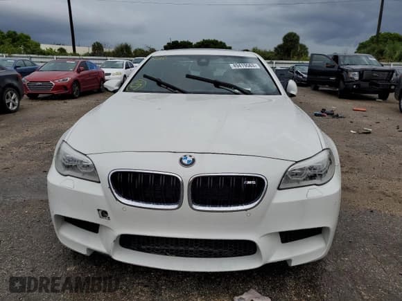 ✅ 2016 BMW M5 • VIN: WBSFV9C52GG343300 • Lot: 49419563. Wystawiony na Copart z przebiegiem 39 217 mil. Bezpłatny archiwum sprzedaży aukcyjnych z USA i szczegółowy raport historii pojazdu na DreamBid. Zdjęcie 5.