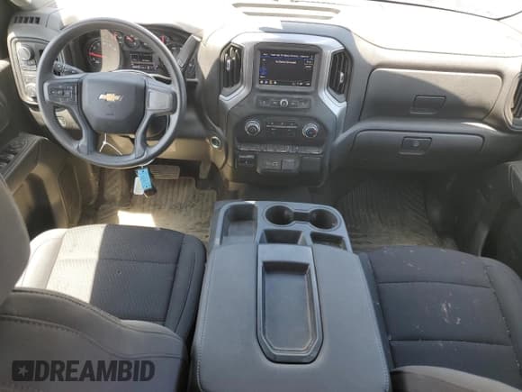 ✅ 2025 Chevrolet Silverado 2500HD Custom • VIN: 2GC4KME7XS1117990 • Lot: 57278315. Wystawiony na Copart z przebiegiem 12 242 mil. Bezpłatny archiwum sprzedaży aukcyjnych z USA i szczegółowy raport historii pojazdu na DreamBid. Zdjęcie 8.