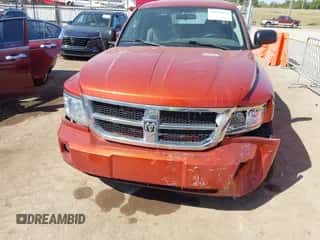 2008 Dodge Dakota SLT z VIN 1D7HW42N58S571944, wystawiony jako IAAI lot #43337515 z przebiegiem 49 464 mil mil oraz . Historia ofert i sprzedaży dostępna na DreamBid. Obrazek 6.