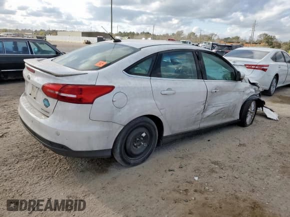 ✅ 2018 Ford Focus Titanium • VIN: 1FADP3J25JL314733 • Lot: 93067665. Wystawiony na Copart z przebiegiem 102 271 mil. Bezpłatny archiwum sprzedaży aukcyjnych z USA i szczegółowy raport historii pojazdu na DreamBid. Zdjęcie 3.