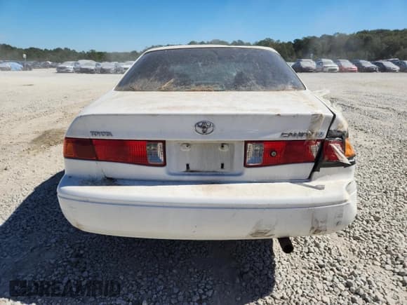 ✅ 2000 Toyota Camry CE • VIN: JT2BG28K1Y0513428 • Lot: 82124915. Wystawiony na Copart z przebiegiem 332 618 mil. Bezpłatny archiwum sprzedaży aukcyjnych z USA i szczegółowy raport historii pojazdu na DreamBid. Zdjęcie 6.