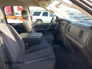 2003 Dodge 3500 ST z VIN 3D7LU38C33G833685, wystawiony jako IAAI lot #41317915 z przebiegiem 117 260 mil mil oraz . Historia ofert i sprzedaży dostępna na DreamBid. Obrazek 5.