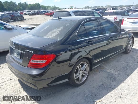 ✅ 2013 Mercedes-Benz C 250 Sport • VIN: WDDGF4HB5DA827184 • Лот: 42331098. Опубликован ранее на IAAI с пробегом 172 158 миль. Бесплатный доступ к архиву аукционных продаж из США и подробный отчёт об истории автомобиля на DreamBid. Изображение 4.