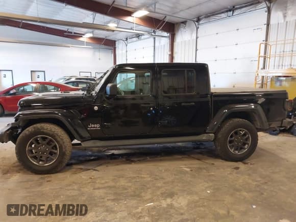 ✅ 2020 Jeep Gladiator Overland • VIN: 1C6HJTFG5LL216409 • Lot: 43627529. Wystawiony na IAAI z przebiegiem 83 052 mil. Bezpłatny archiwum sprzedaży aukcyjnych z USA i szczegółowy raport historii pojazdu na DreamBid. Zdjęcie 14.