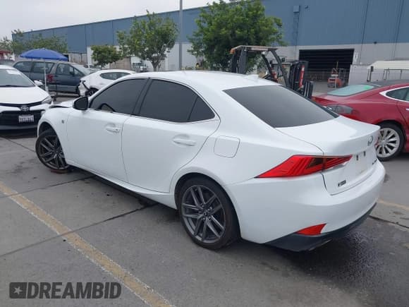 ✅ 2017 Lexus IS 200t F Sport • VIN: JTHBA1D29H5058662 • Lot: 43483133. Wystawiony na IAAI z przebiegiem 173 940 mil. Bezpłatny archiwum sprzedaży aukcyjnych z USA i szczegółowy raport historii pojazdu na DreamBid. Zdjęcie 3.