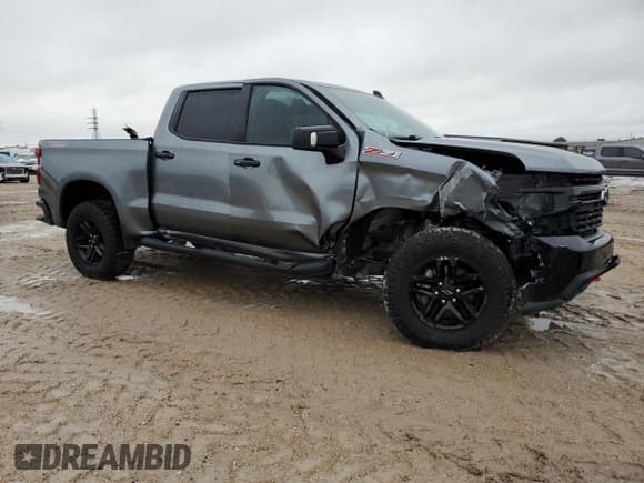 ✅ 2021 Chevrolet Silverado 1500 LT Trail Boss • VIN: 3GCPYFEDXMG260798 • Lot: 70613684. Wystawiony na Copart z przebiegiem 71 882 mil. Bezpłatny archiwum sprzedaży aukcyjnych z USA i szczegółowy raport historii pojazdu na DreamBid. Zdjęcie 4.