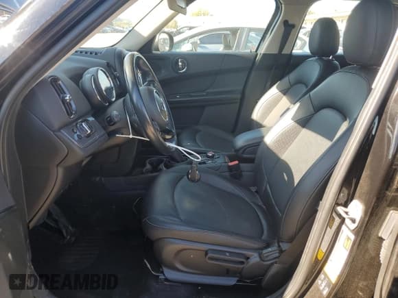 ✅ 2019 MINI Countryman Cooper • VIN: WMZYV5C59K3F57485 • Lot: 86442175. Wystawiony na Copart z przebiegiem 78 293 mil. Bezpłatny archiwum sprzedaży aukcyjnych z USA i szczegółowy raport historii pojazdu na DreamBid. Zdjęcie 7.