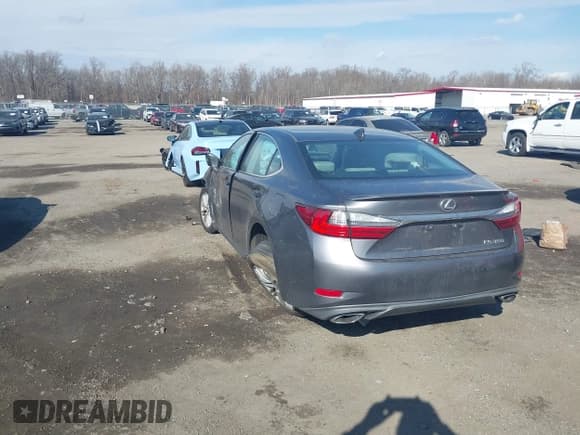 ✅ 2016 Lexus ES 330 • VIN: 58ABK1GG8GU013954 • Lot: 41668366. Listed on IAAI with 102,273 mi. Free auction sales archive from the USA and detailed vehicle history report at DreamBid. Image 3.