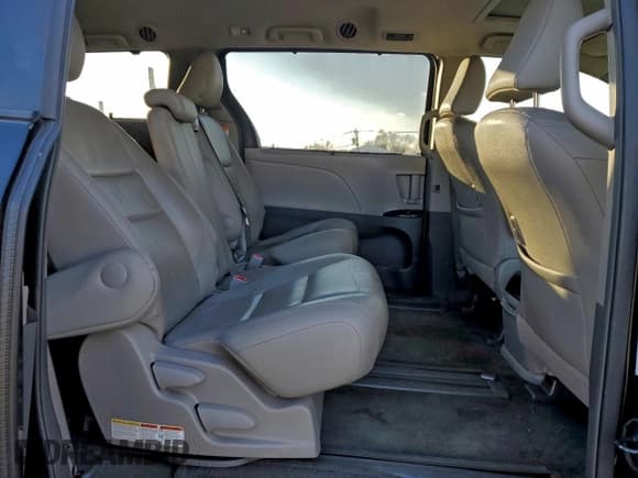 ✅ 2016 Toyota Sienna XLE • VIN: 5TDYK3DC2GS715209 • Lot: 95060385. Listed on Copart with 95,035 mi. Free auction sales archive from the USA and detailed vehicle history report at DreamBid. Image 11.